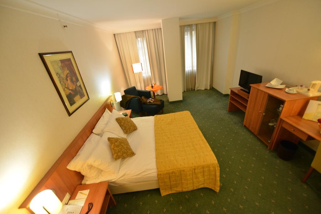 Hotel Karpos Skopje Ruang foto