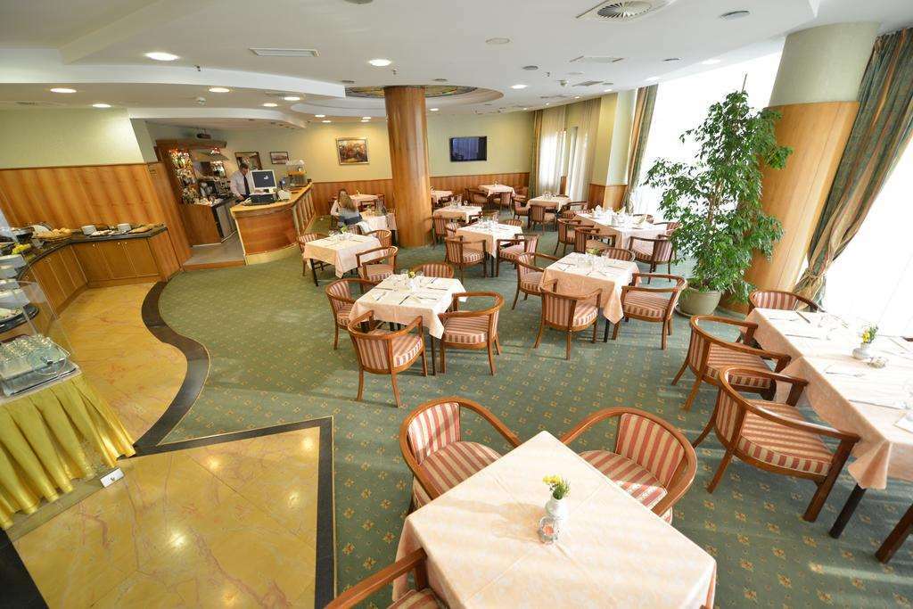Hotel Karpos Skopje Restoran foto