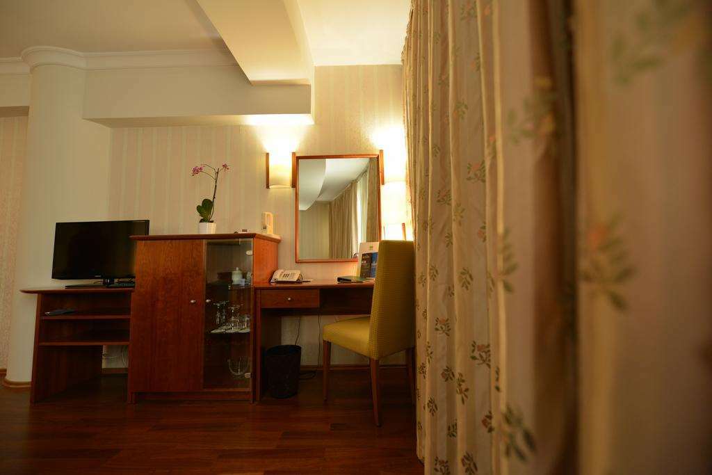 Hotel Karpos Skopje Ruang foto